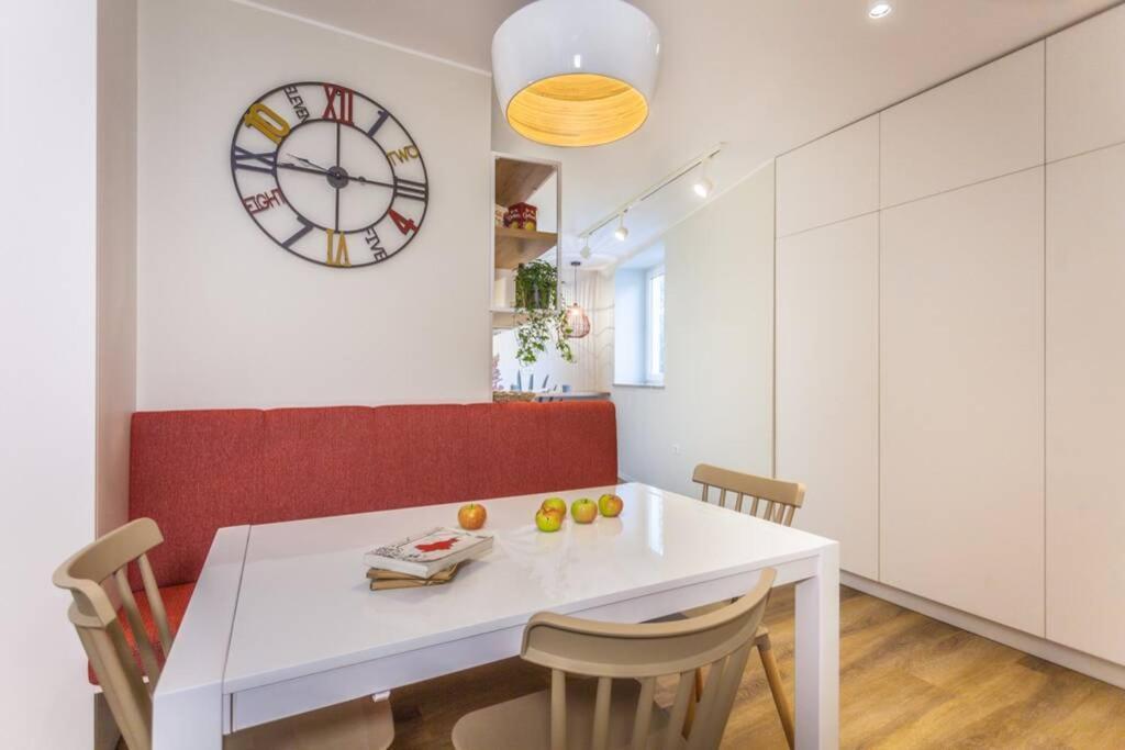 Apartment Evita In The Old Center Of Sunny Koper Exterior photo