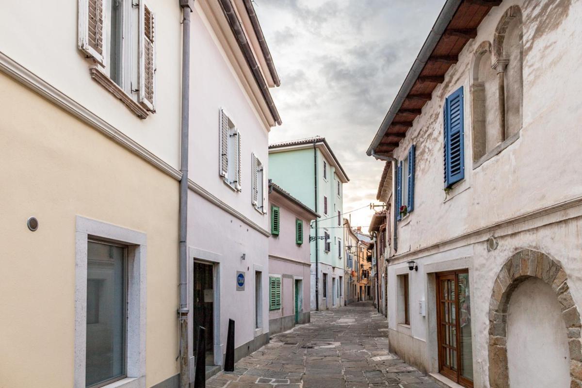 Apartment Evita In The Old Center Of Sunny Koper Exterior photo